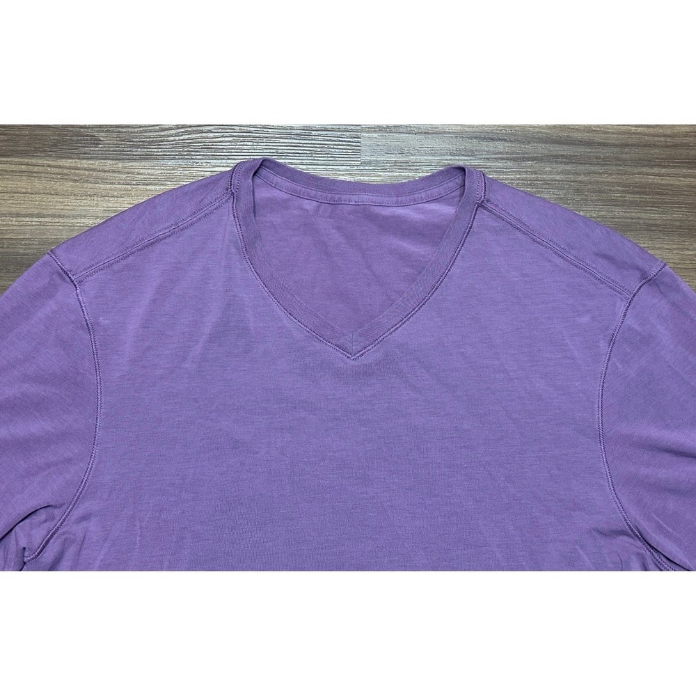 Lululemon Mens 5 Year Basic V-Neck Short Sleeve T-Shirt Purple Activewear Sz M - Picture 2 of 6